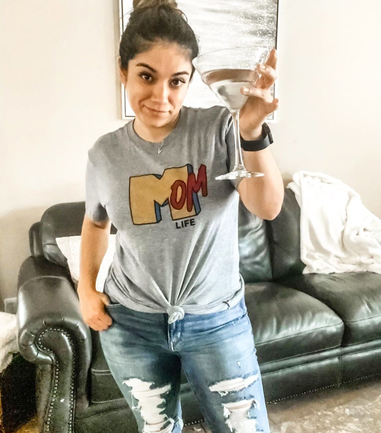 Momlife TV T-Shirt 80 s, 80s, 90 90s, Gray One Messy Bun